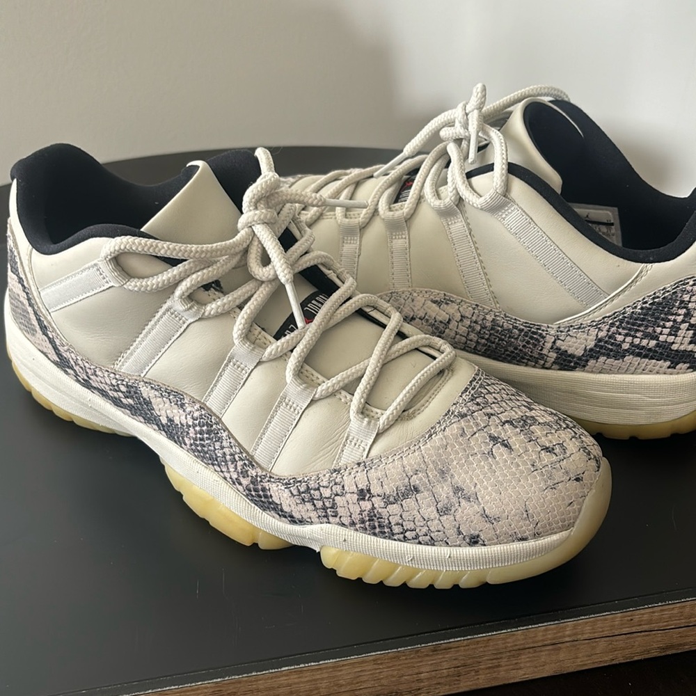 Air Jordan 11 Retro Low LE ‘Light Bone Snakeskin’